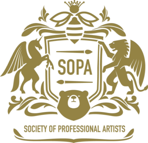 Ein goldenes Emblem mit einer Biene oben, einem Pegasus auf der linken Seite, einem Löwen auf der rechten Seite und einem Bären am unteren Rand. Im mittleren Schild steht SOPA mit zwei Pinseln. Text darunter: Gesellschaft der professionellen Künstler.